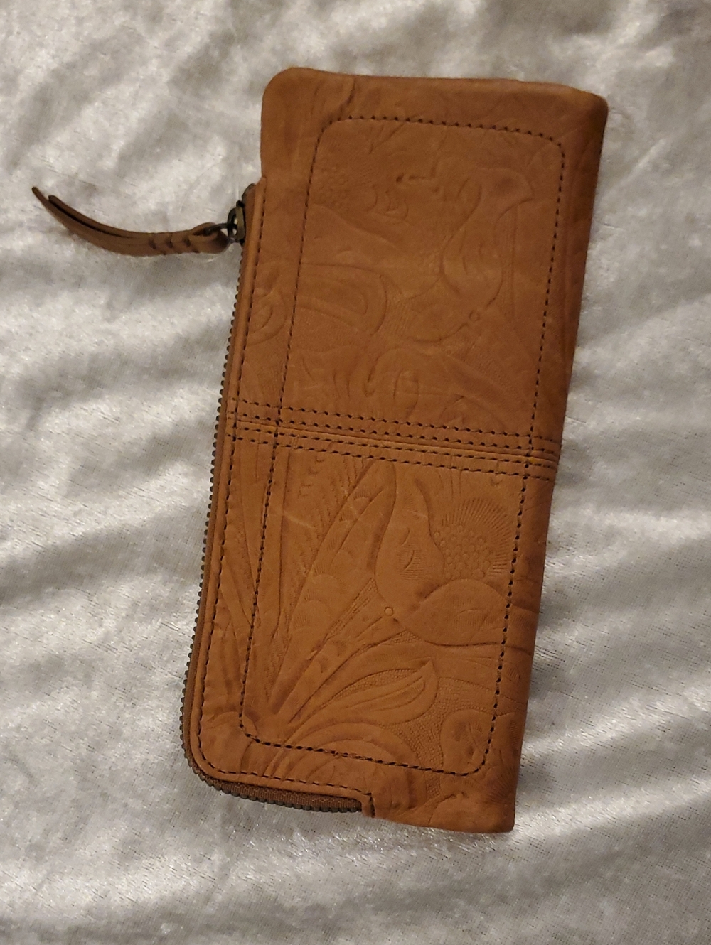 Classic Embossed Genuine Leather Wallet - Tan NWOT - Picture 7 of 17